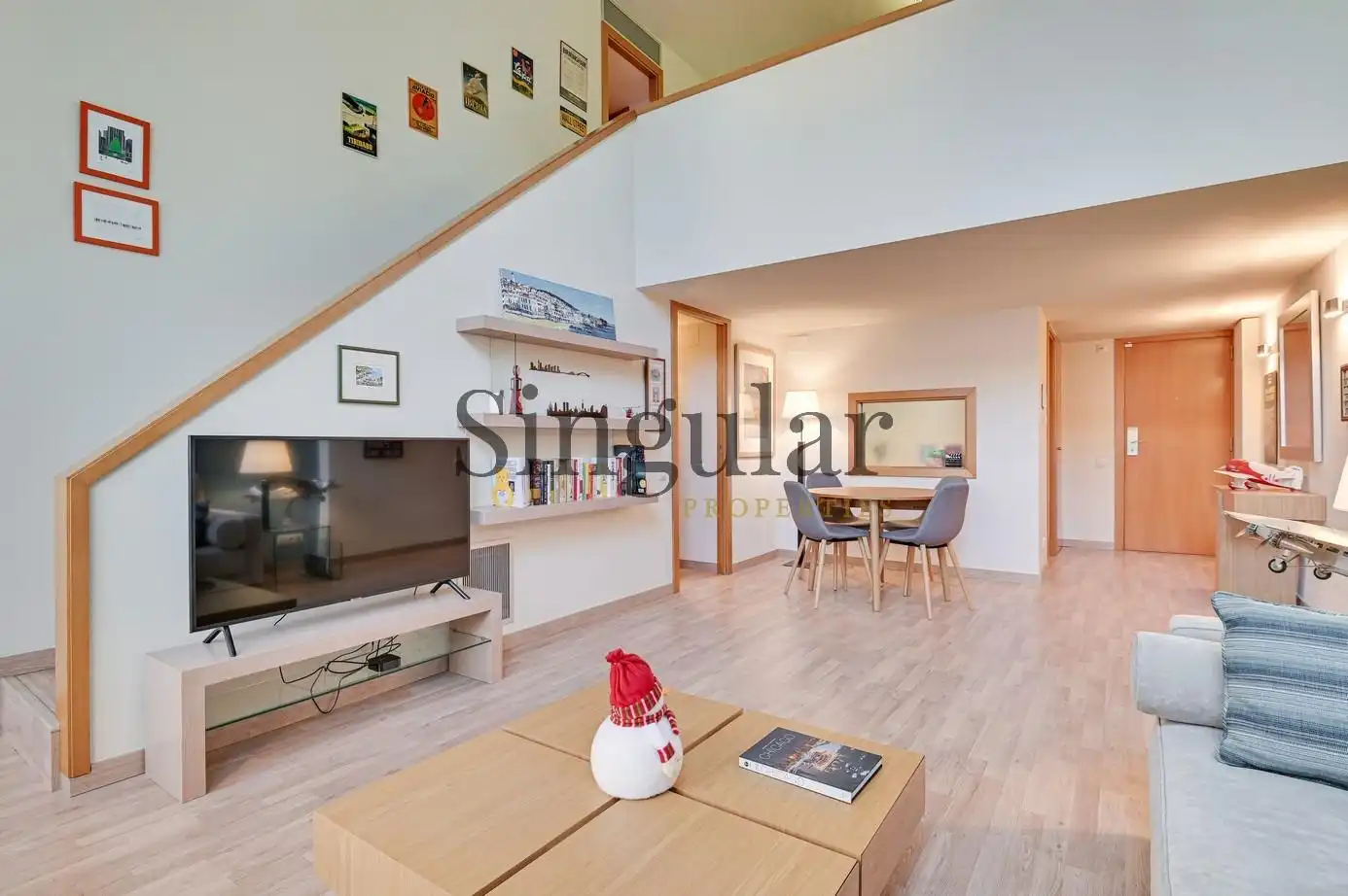 Sala d'estar de Dúplex en venda en Barcelona amb Aire condicionat, Calefacció i Parquet
