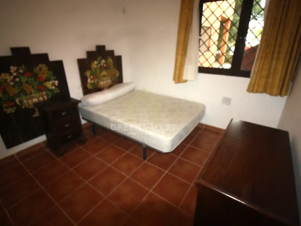Schlafzimmer von Erdgeschoss zum Verkauf in La Alcaidesa mit Klimaanlage, Terrasse und Schwimmbad