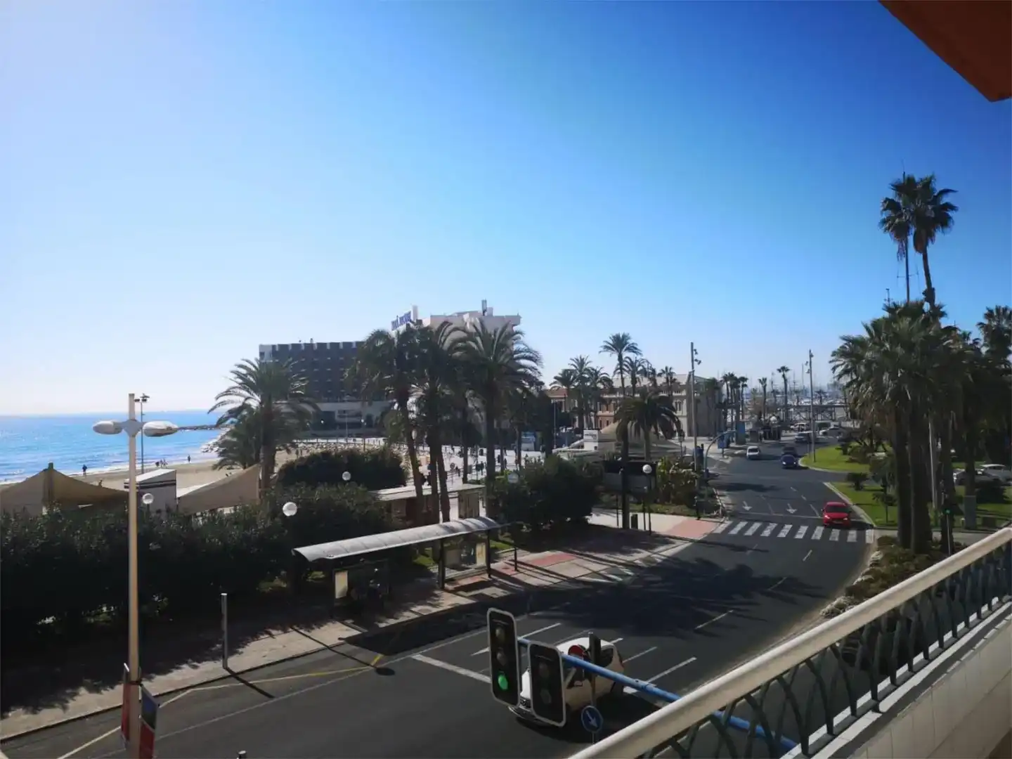Vista exterior de Casa adosada de lloguer en Alicante / Alacant amb Aire condicionat, Moblat i Balcó