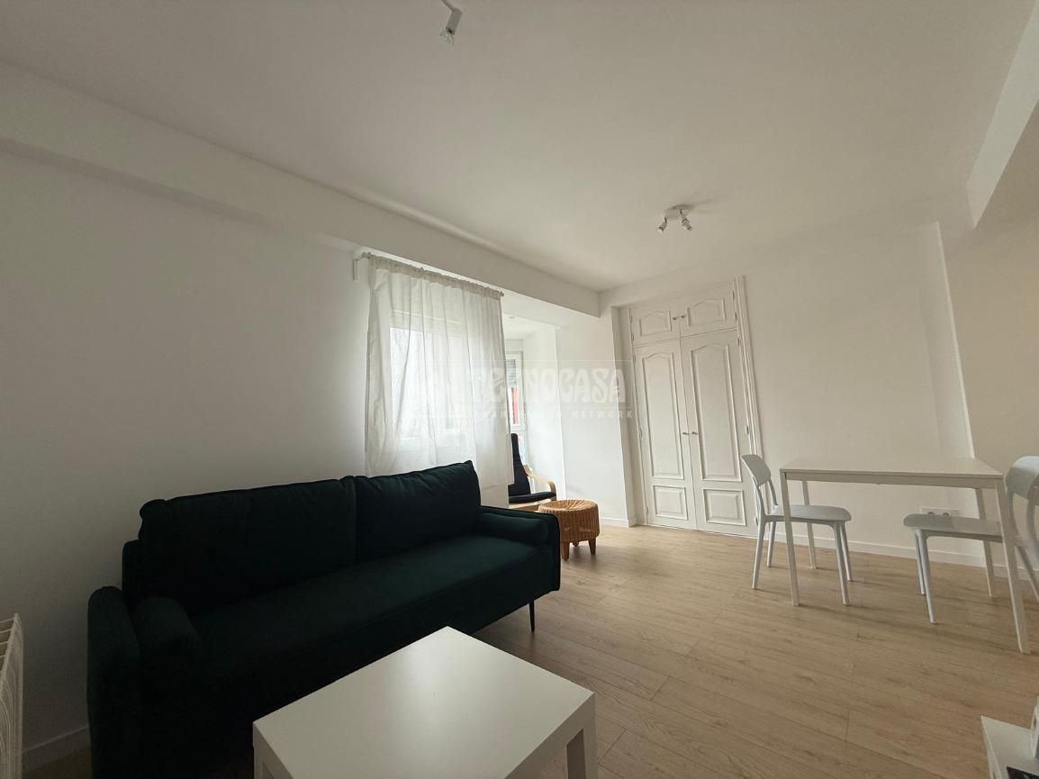 Sala d'estar de Pis de lloguer en  Madrid Capital amb Calefacció