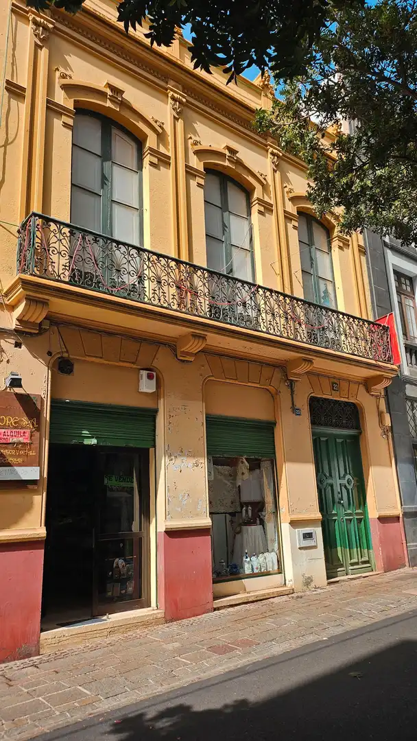 Vista exterior de Casa adosada en venda en Santa Cruz de Tenerife amb Balcó
