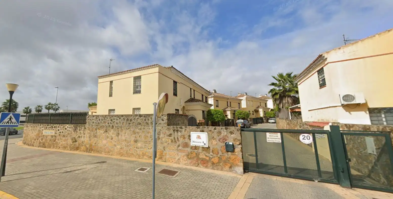 Vista exterior de Casa o xalet en venda en Tomares