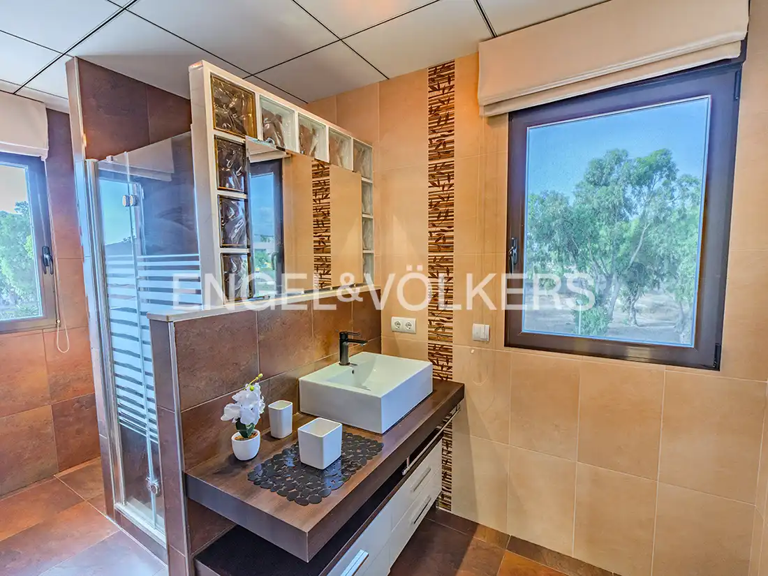 Baño de Casa o chalet en venta en El Campello con Aire acondicionado, Calefacción y Jardín privado