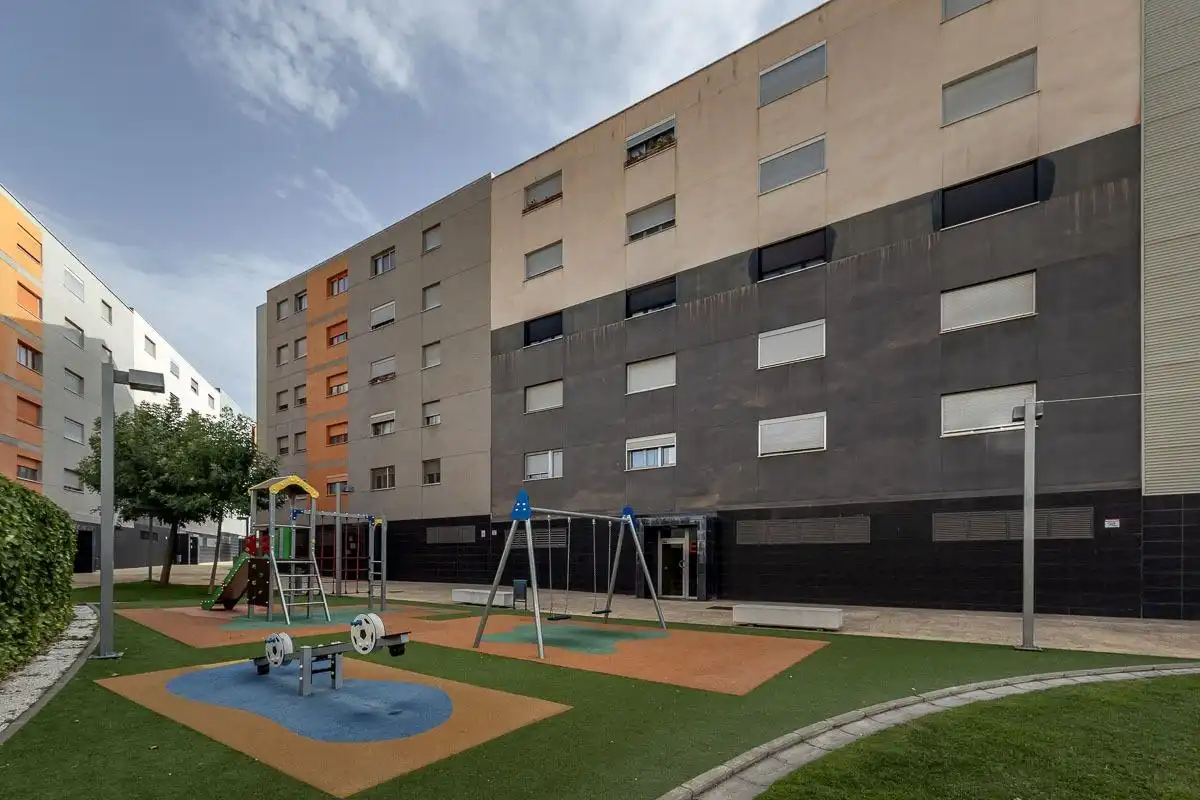 Vista exterior de Pis en venda en Alhendín amb Traster i Piscina comunitària