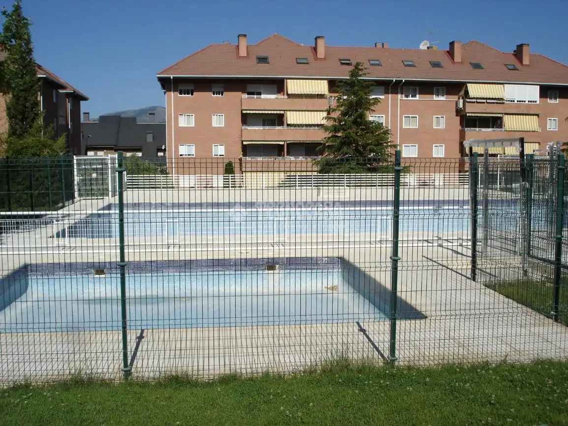 Piscina de Piso en venta en Collado Villalba con Parquet y Piscina comunitaria