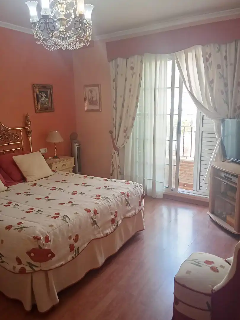 Schlafzimmer von Einfamilien-Reihenhaus zum Verkauf in Sedaví mit Klimaanlage, Terrasse und Balkon