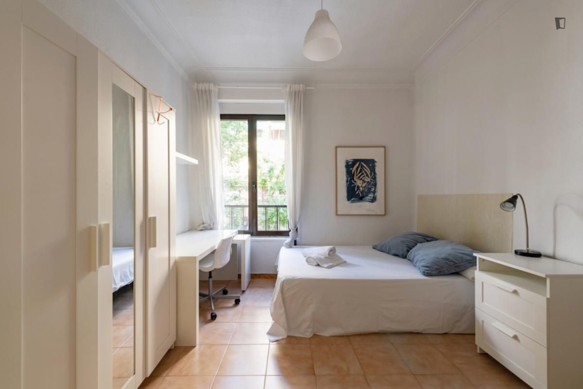 Dormitori de Apartament per a compartir en  Madrid Capital amb Calefacció, Moblat i Forn