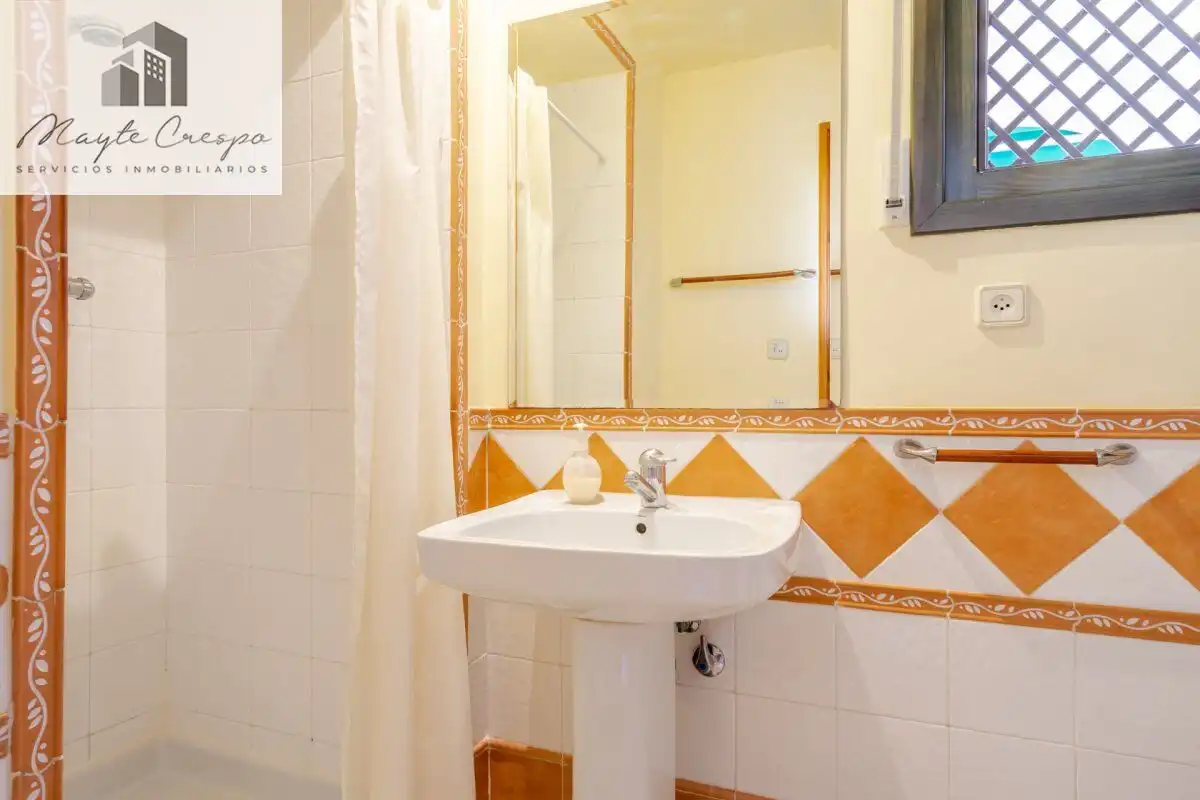 Baño de Casa o chalet en venta en La Zubia con Aire acondicionado, Calefacción y Jardín privado