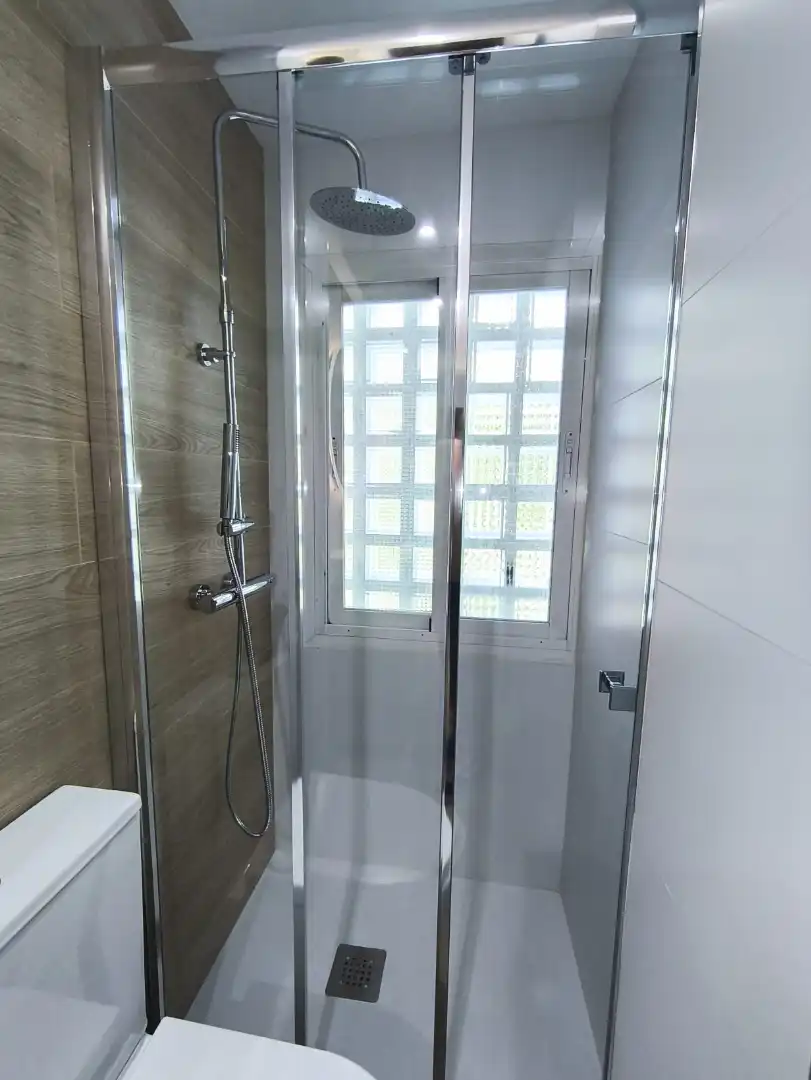 Baño de Piso para compartir en Madrid con Calefacción, Amueblado y Horno