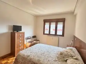 Dormitori de Pis en venda en Siero amb Calefacció, Parquet i Terrassa