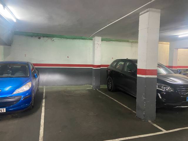 Garaje en Alquiler en Carrer de Grases, 18 en El Poble Sec - Parc de Montjuïc