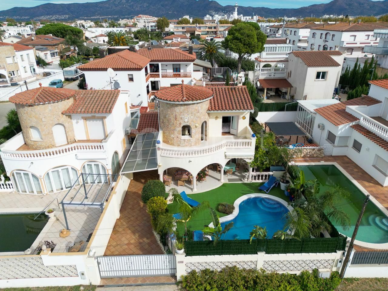 Exterior view of House or chalet for sale in Empuriabrava  with Private garden, Terrace and Swimming Pool