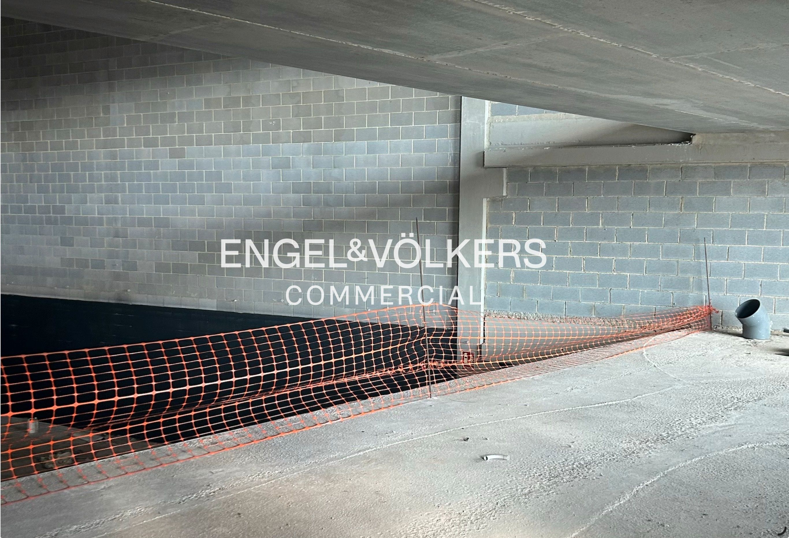 Aparcament de Nau industrial en venda en Bellvei