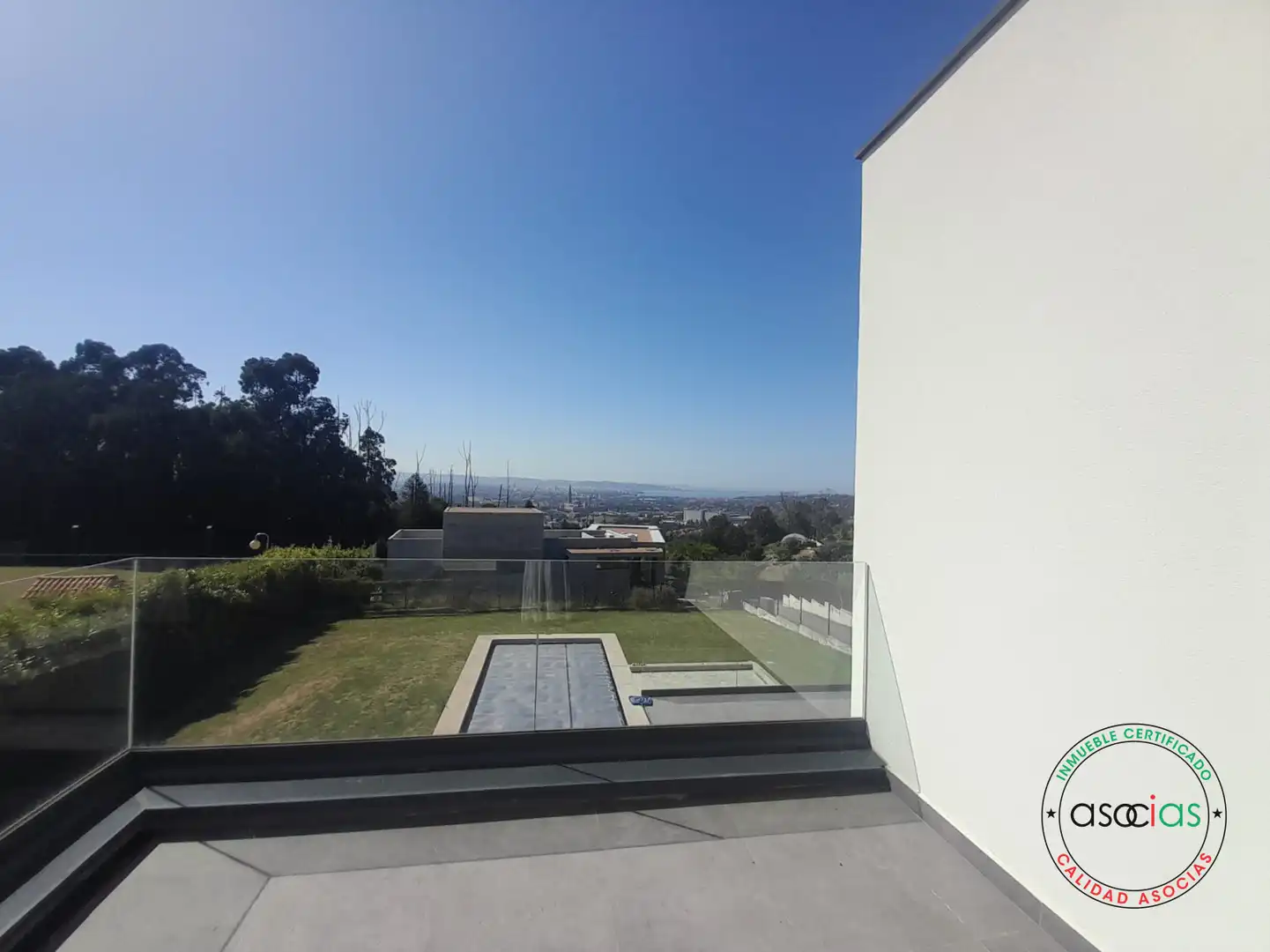 Terrassa de Casa o xalet en venda en Gijón  amb Calefacció, Jardí privat i Terrassa