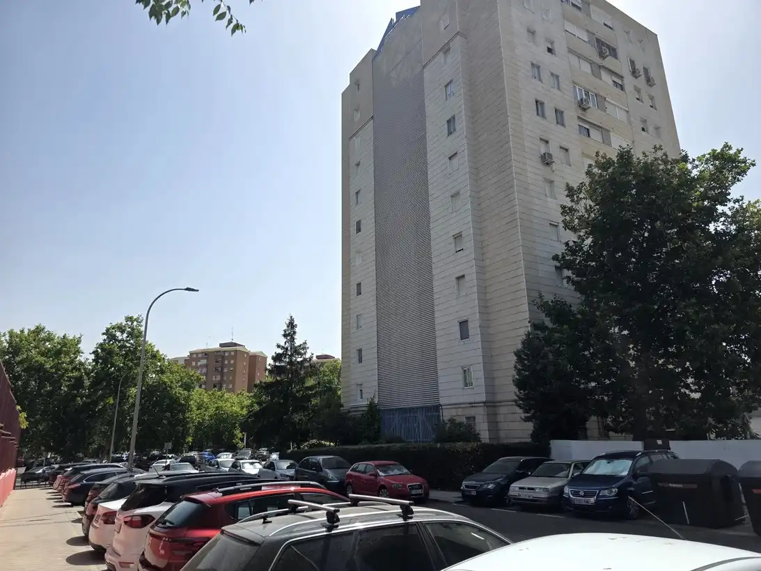 Außenansicht von Wohnung zur Miete in Madrid mit Klimaanlage, Heizung und Parkett