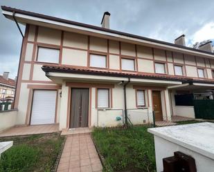 Vista exterior de Casa adosada de lloguer en Rasines amb Calefacció, Jardí privat i Terrassa