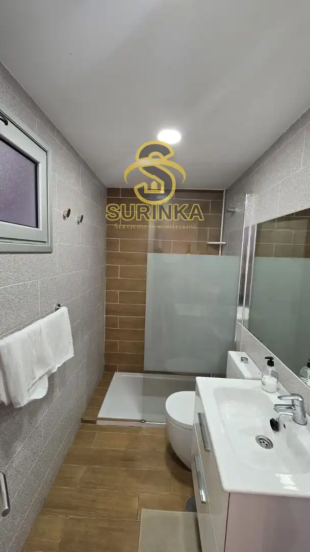 Baño de Piso de alquiler en San Bartolomé de Tirajana con Terraza, Piscina y Amueblado