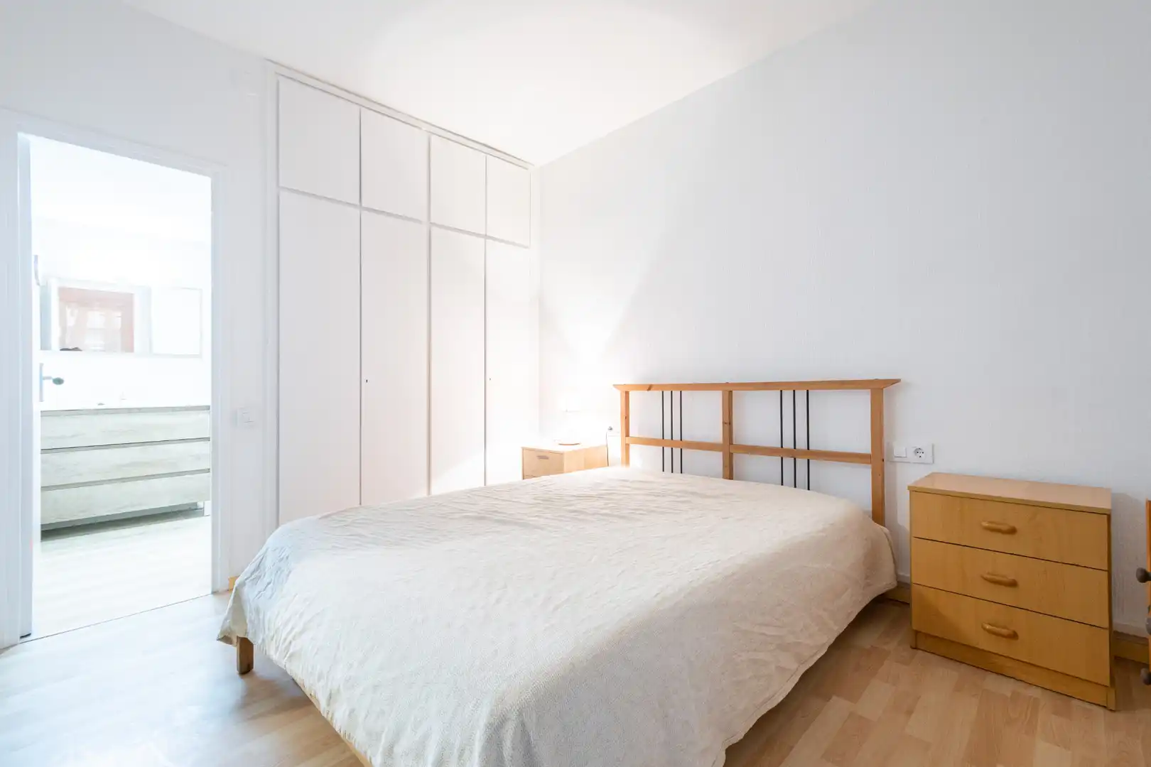 Schlafzimmer von Wohnung zum Verkauf in Barcelona mit Klimaanlage und Heizung