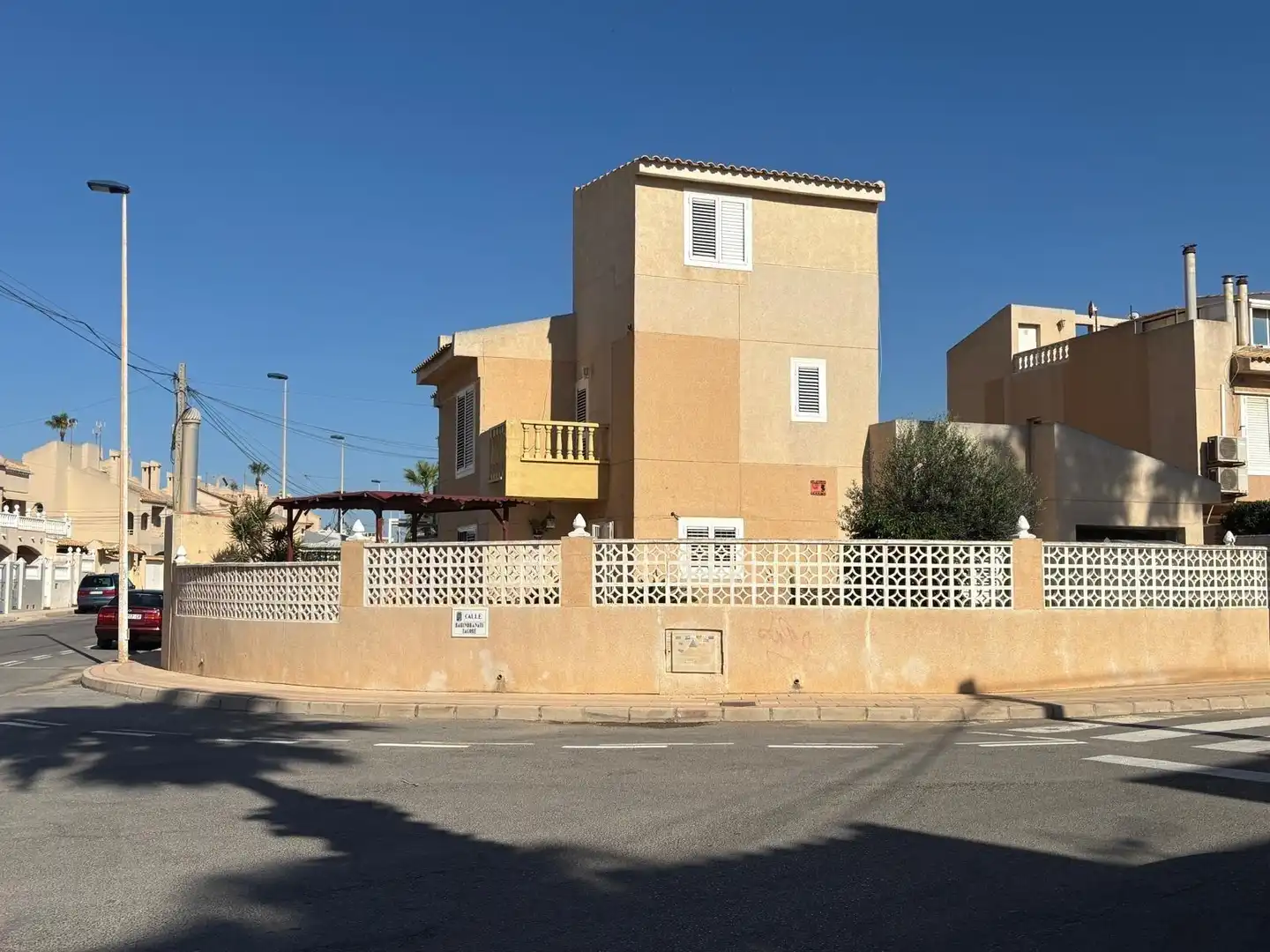 Vista exterior de Casa o chalet en venta en Torrevieja con Terraza y Piscina comunitaria