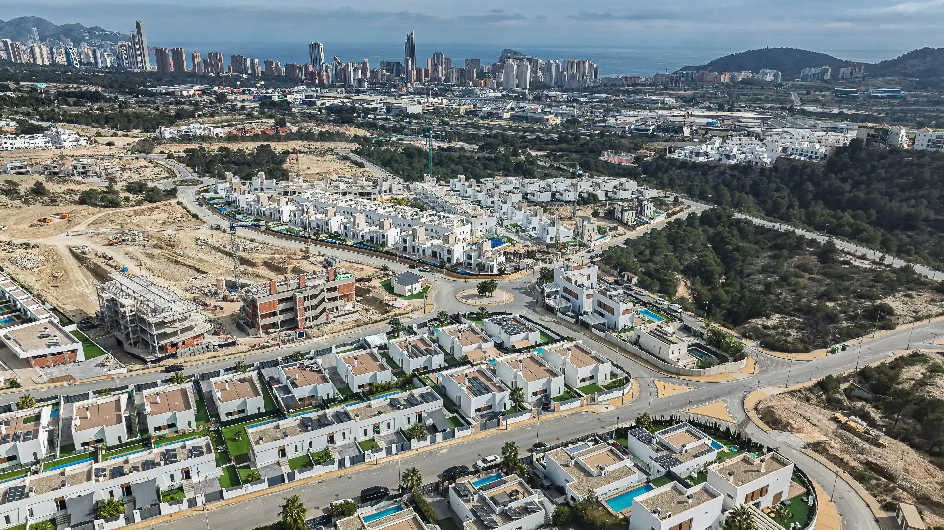 Vista exterior de Casa o xalet de lloguer en Finestrat amb Aire condicionat, Calefacció i Jardí privat