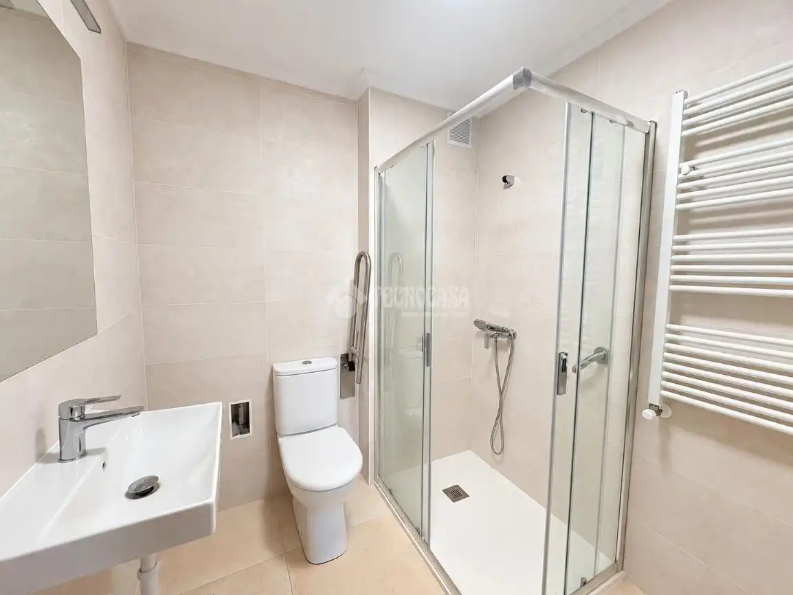Baño de Piso en venta en Santander con Calefacción y Terraza
