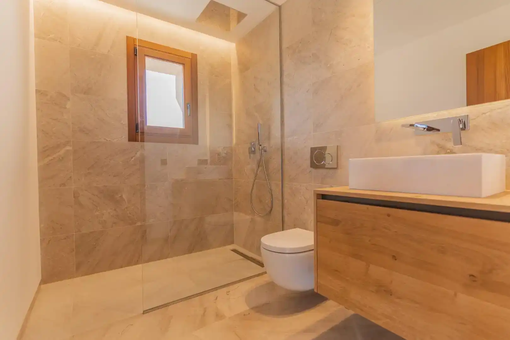 Bathroom of Flat for sale in Santa Eugènia  with Air Conditioner, Private garden and Parquet flooring