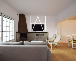 Sala d'estar de Casa adosada en venda en Caldes d'Estrac amb Aire condicionat, Calefacció i Terrassa