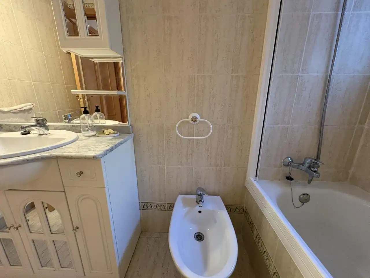 Wohnung zur Miete in Calle Ramón María del Valle Inclán, Espartales