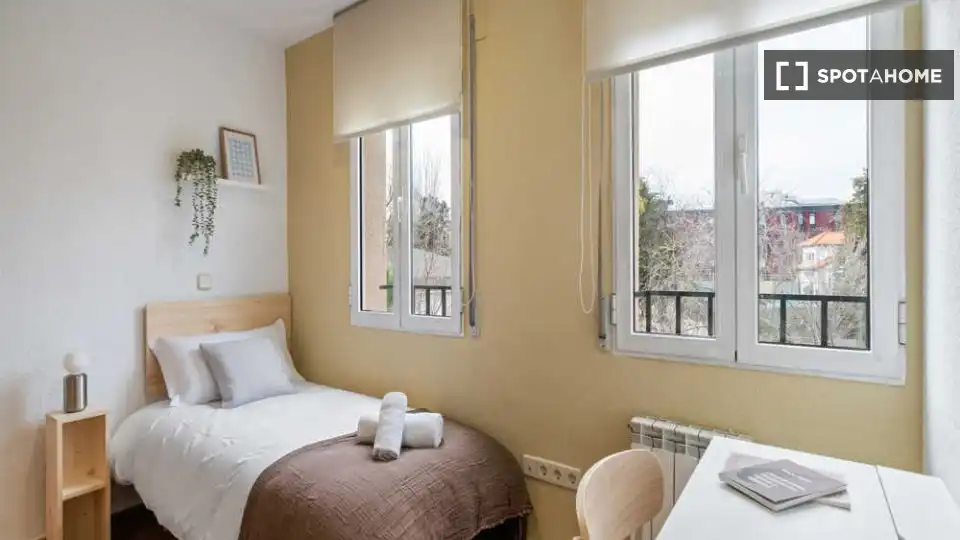 Habitación de Piso de alquiler en Madrid con Aire acondicionado, Calefacción y Amueblado
