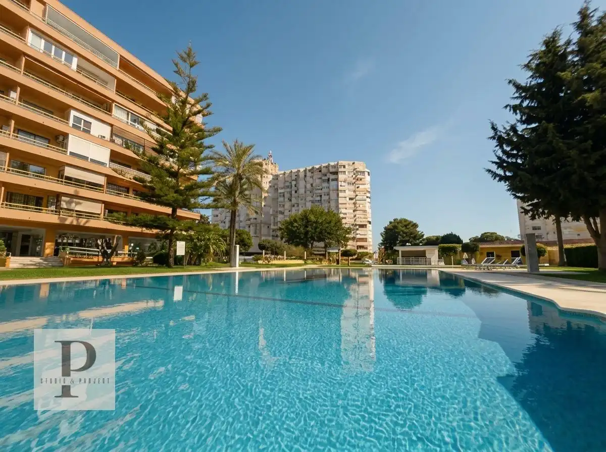 Swimming pool of Flat for sale in Torremolinos  with Air Conditioner, Heating and Private garden