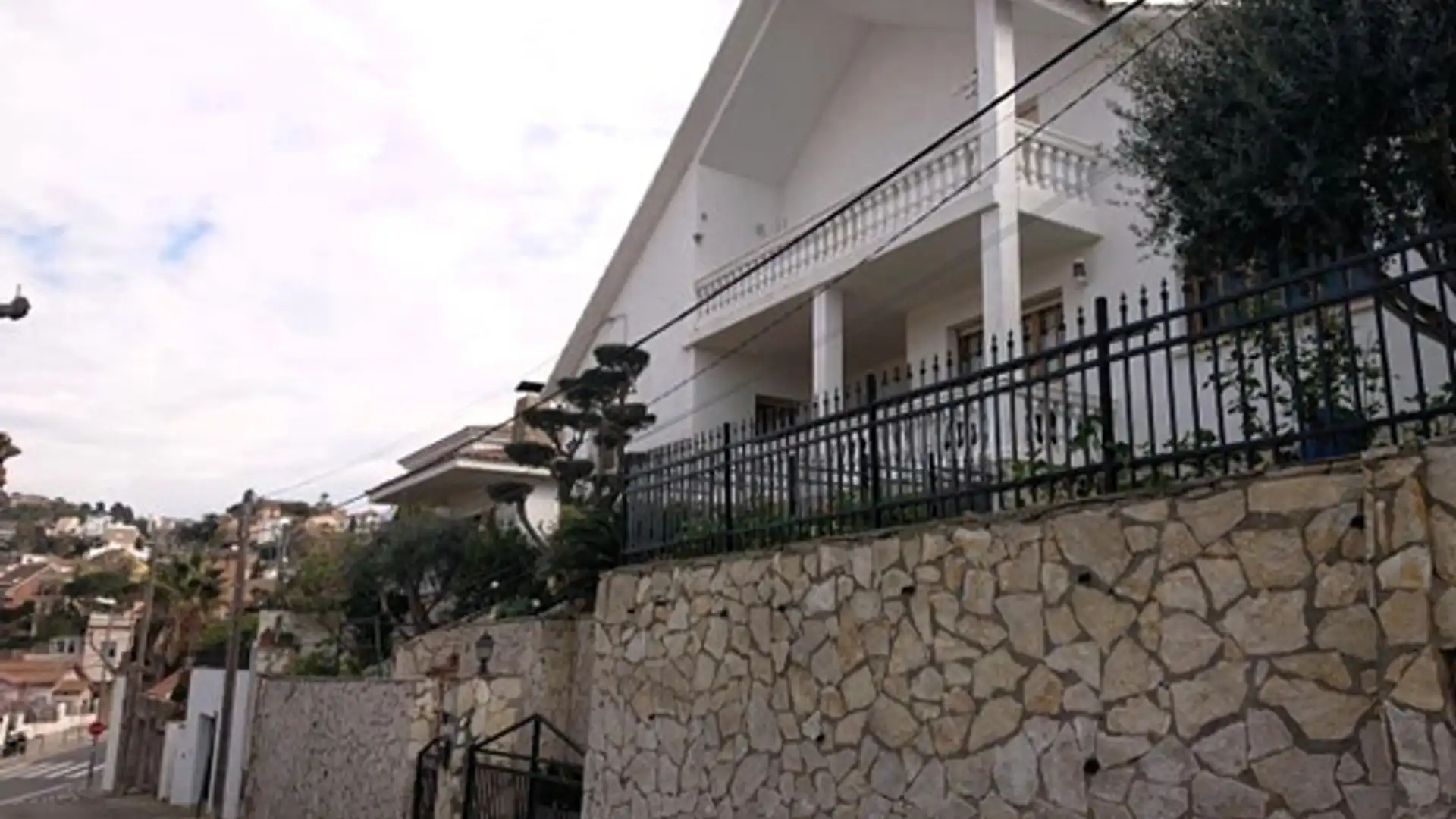 Exterior view of Houses for sale in Sant Just Desvern  with Air Conditioner, Heating and Private garden