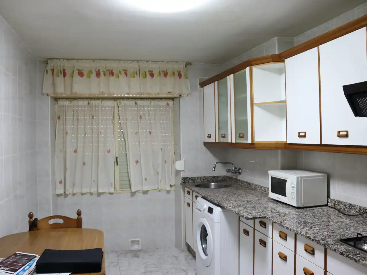 Cuina de Pis en venda en León Capital  amb Traster, Moblat i Balcó