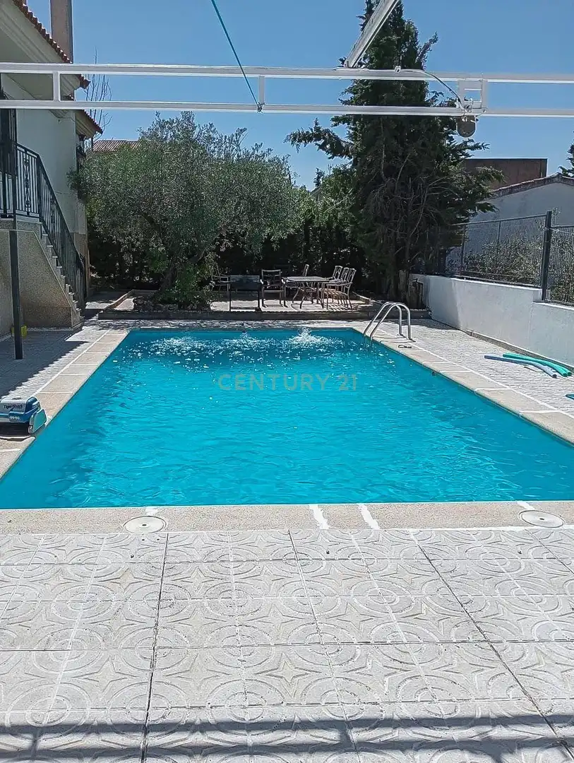 Piscina de Casa o xalet en venda en Cáceres amb Aire condicionat, Jardí privat i Traster