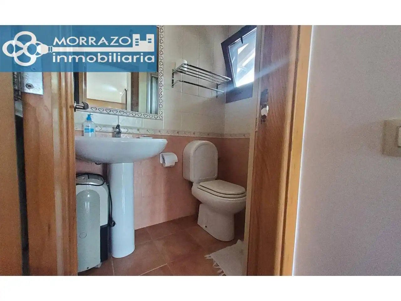 Badezimmer von Fabrikhallen zum Verkauf in Cangas 