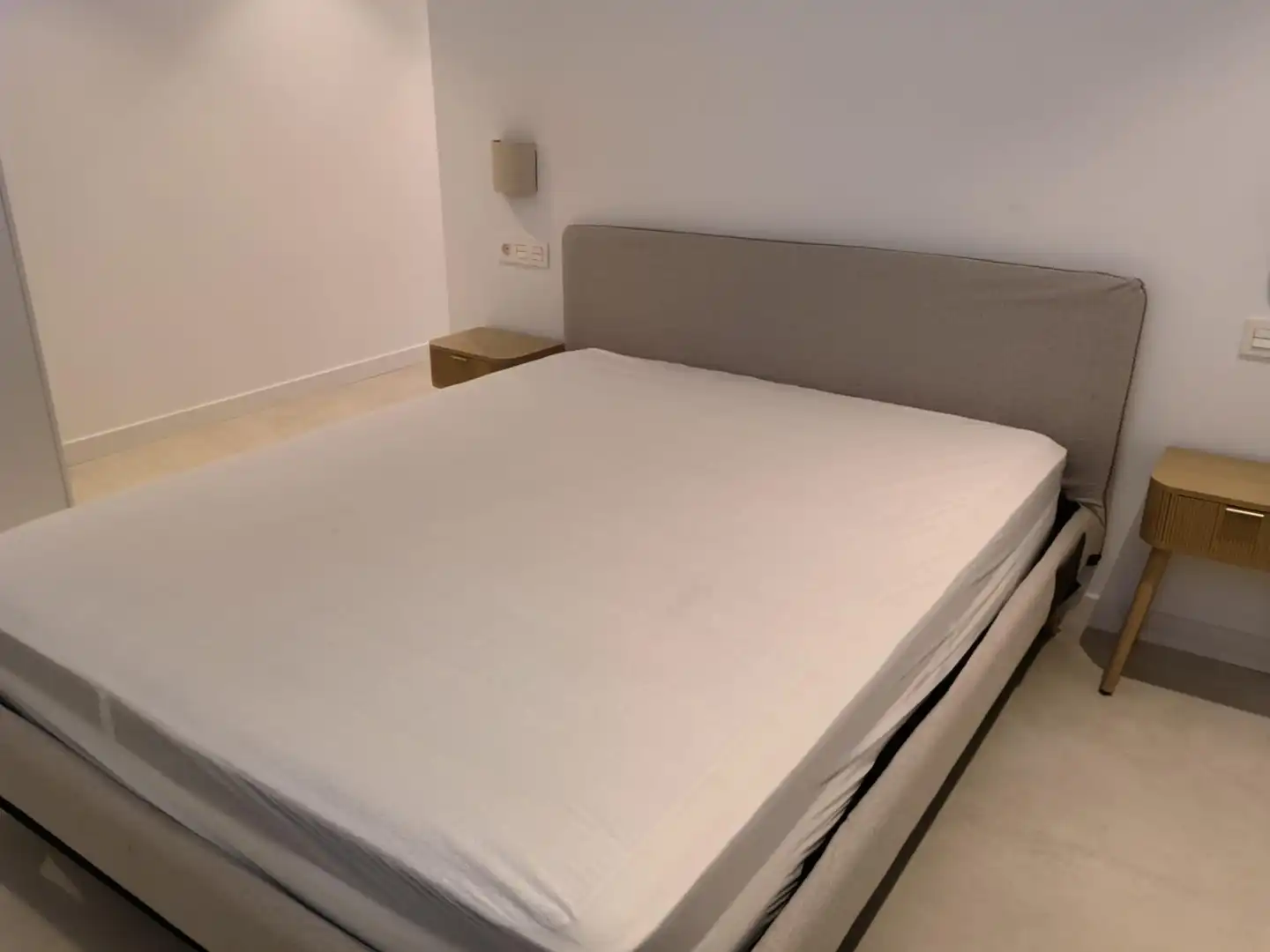 Schlafzimmer von Wohnung zur Miete in Marbella mit Klimaanlage, Heizung und Terrasse