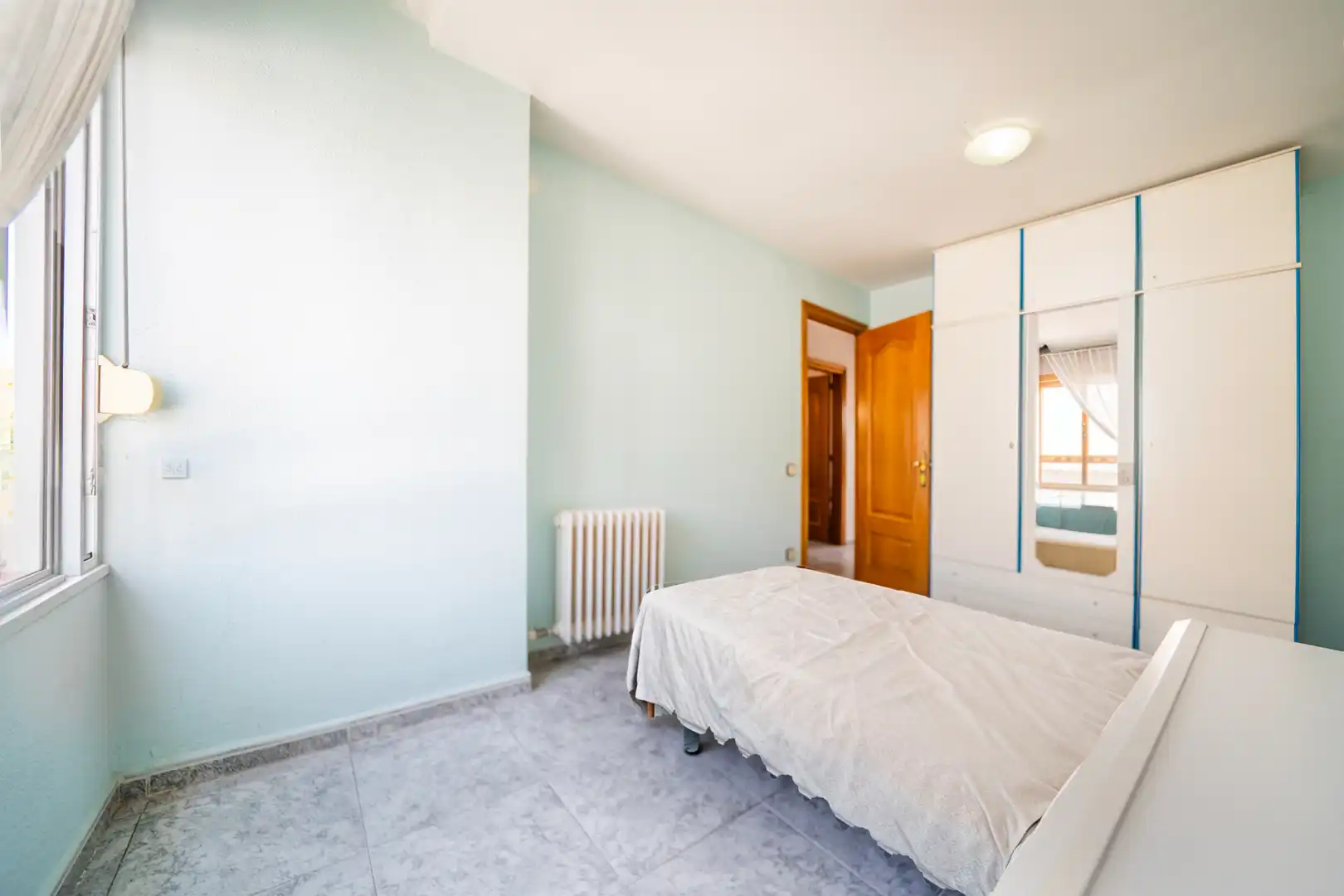 Habitación de Casa o chalet en venta en Santa Perpètua de Mogoda con Calefacción, Terraza y Trastero