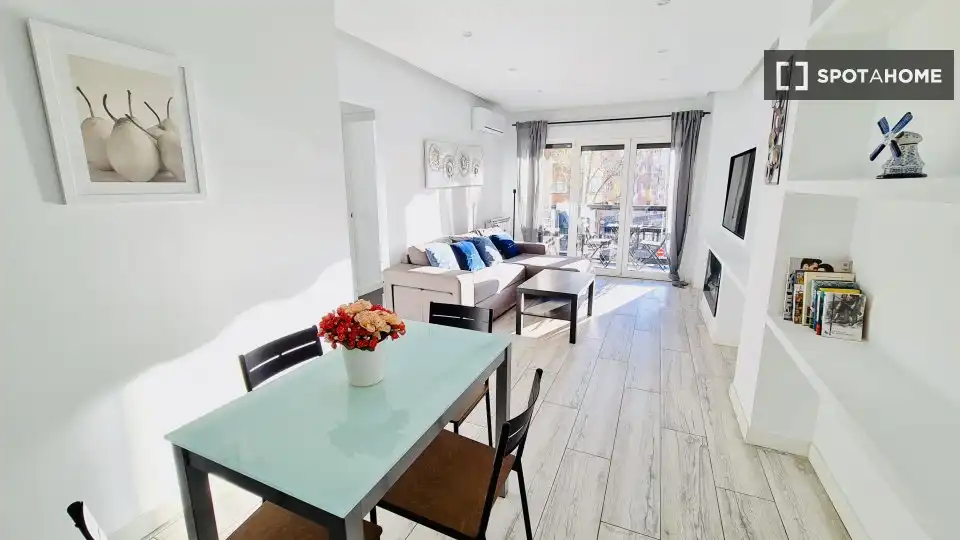 Living room of Flat for rent in Madrid  with Air Conditioner, Heating and Furnished