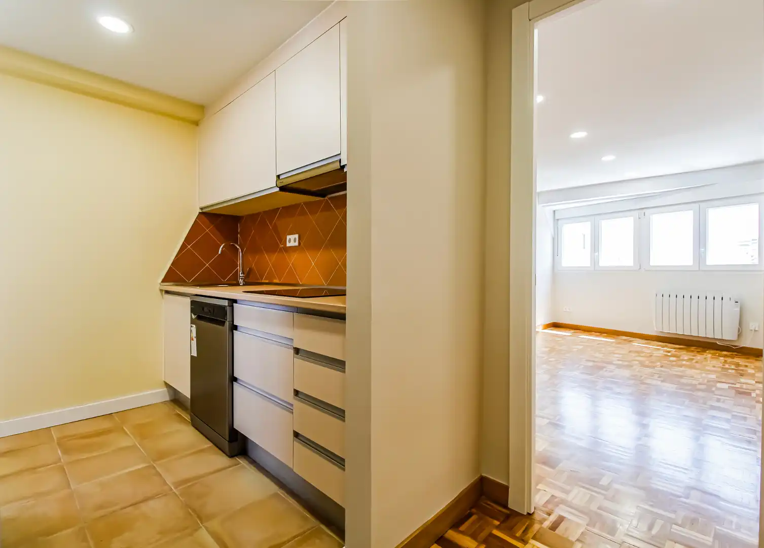 Kitchen of Flat for rent in Madrid  with Air Conditioner, Heating and Storage room
