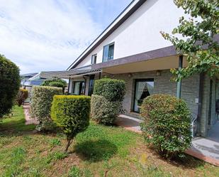 Vista exterior de Casa o xalet en venda en Berango amb Terrassa i Piscina