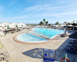 Piscina de Apartament de lloguer en San Bartolomé de Tirajana amb Aire condicionat, Terrassa i Moblat