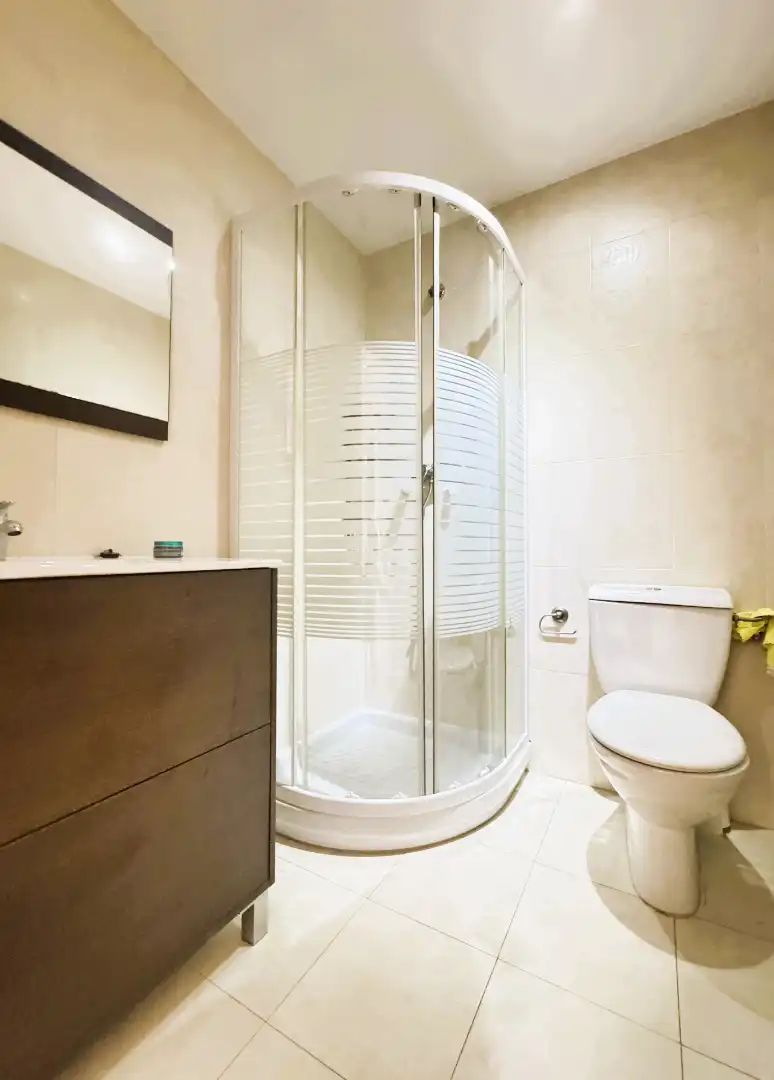 Baño de Ático en venta en Avilés con Calefacción, Parquet y Terraza