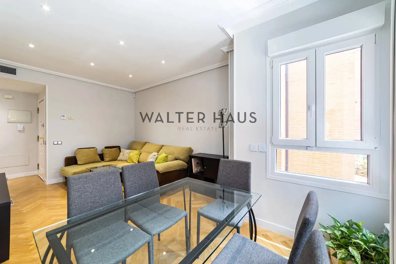 Exterior view of Flat for sale in Madrid  with Air Conditioner, Heating and Storage room