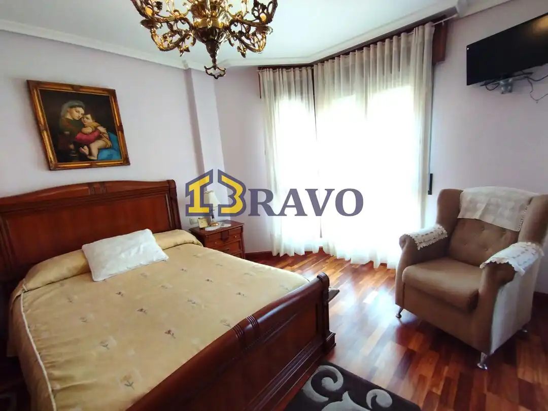 Habitación de Casa adosada en venta en Medina de Pomar con Calefacción, Jardín privado y Terraza
