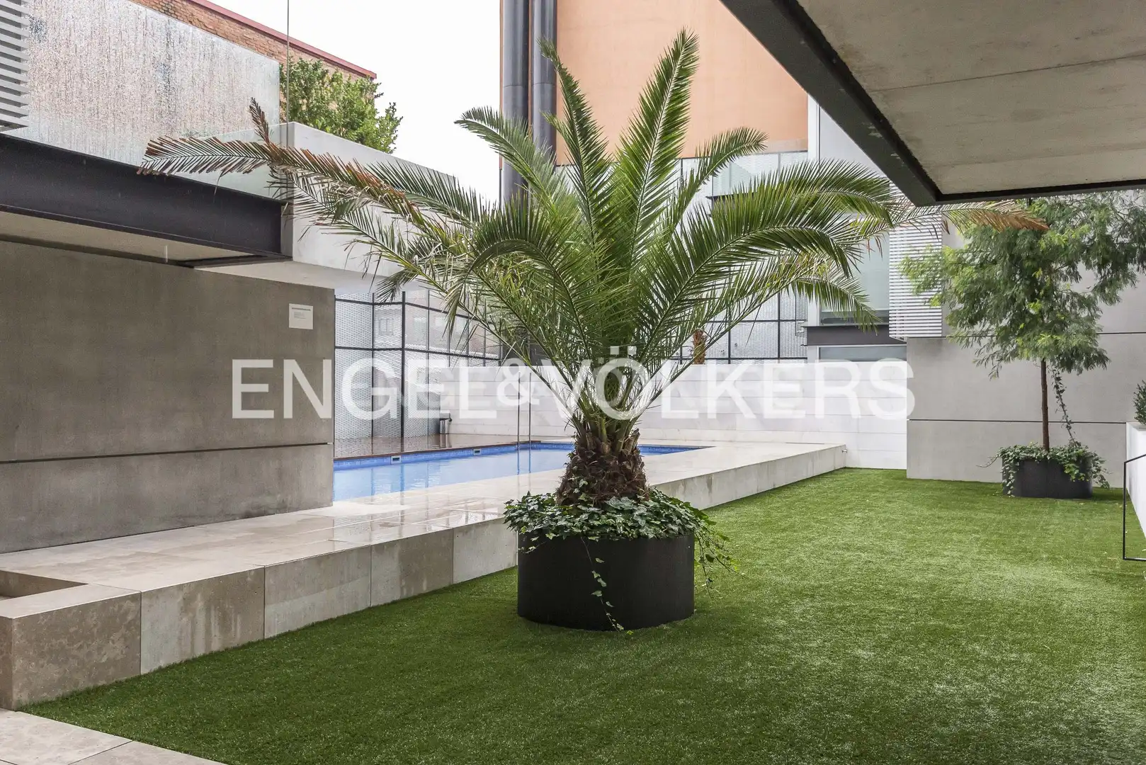 Terrassa de Pis de lloguer en Madrid amb Aire condicionat, Calefacció i Jardí privat