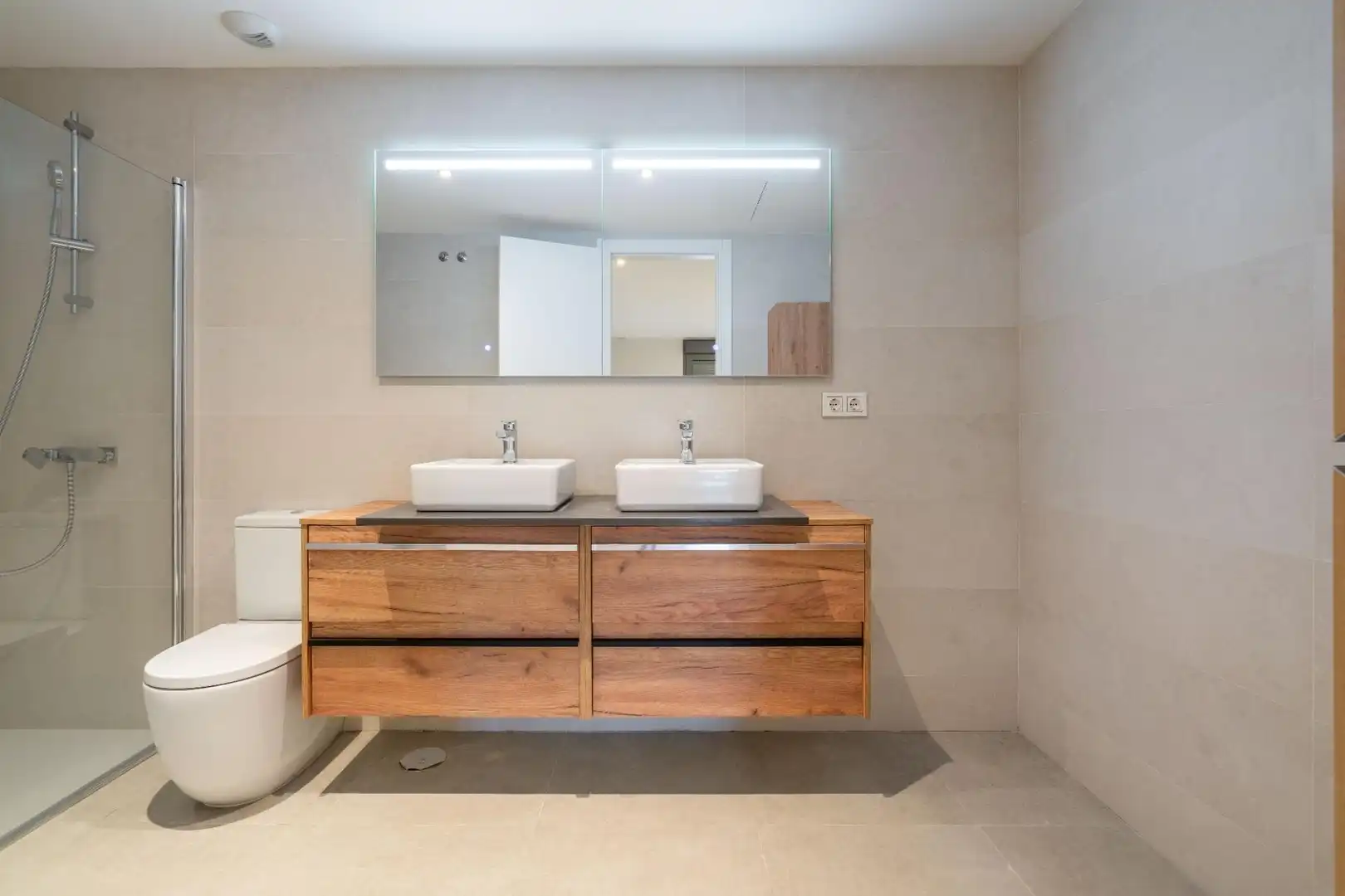 Bathroom of Flat for rent in Almería  with Air Conditioner, Heating and Private garden