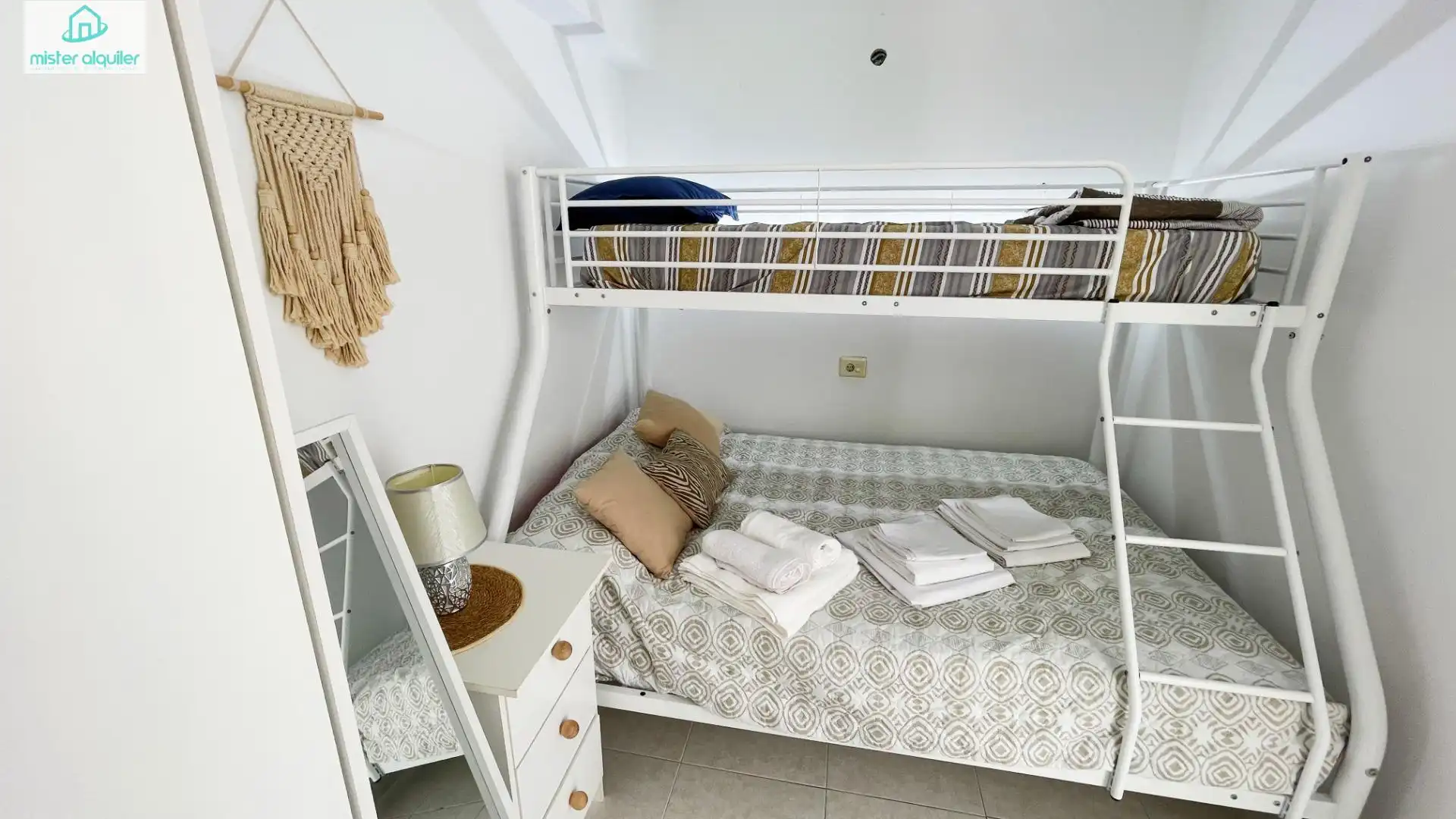 Habitación de Apartamento de alquiler en Benidorm con Aire acondicionado, Calefacción y Amueblado