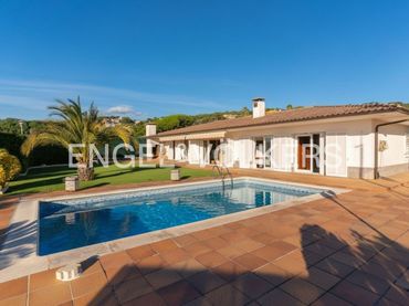 Casa con jardín en venta en Urbanitzacions