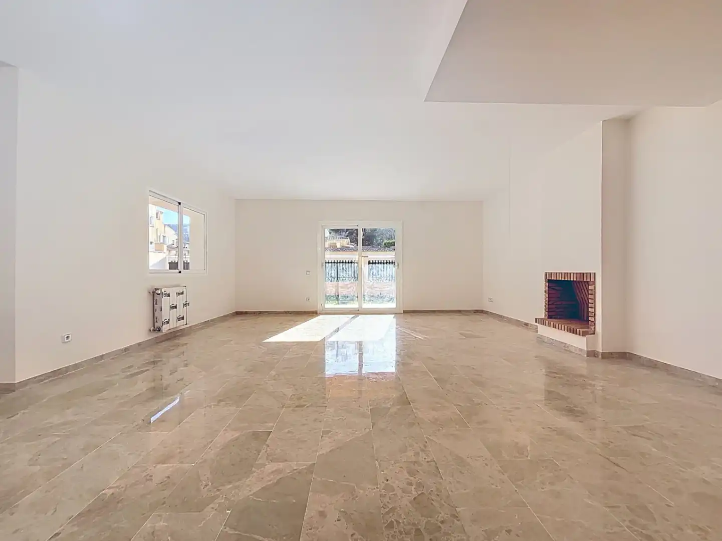 Sala de estar de Casa o chalet en venta en Benidorm con Aire acondicionado, Calefacción y Jardín privado