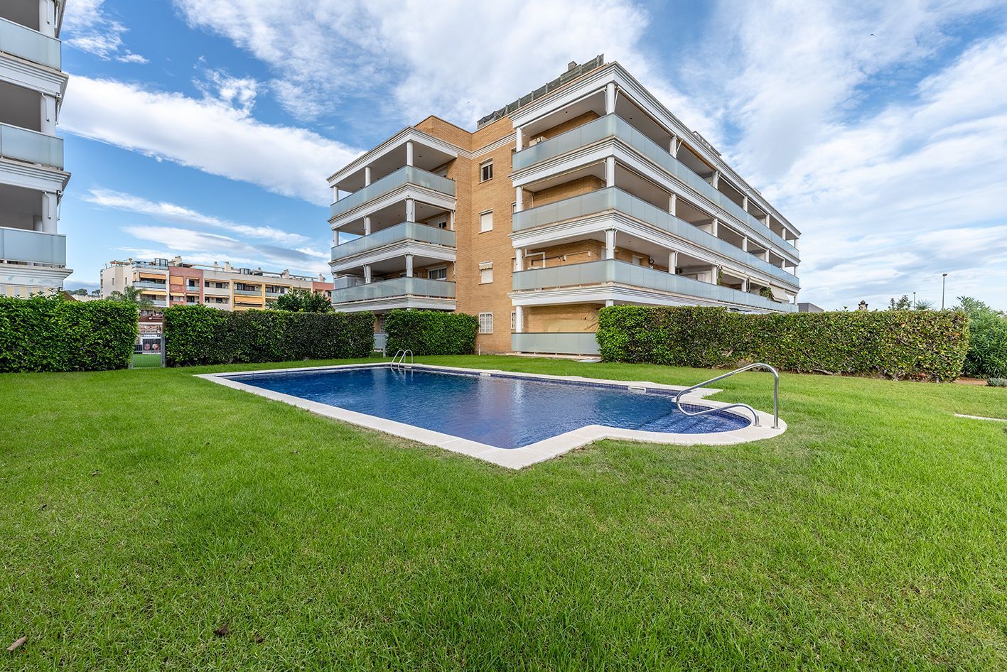 Vista exterior de Piso en venta en Cunit con Aire acondicionado, Calefacción y Terraza