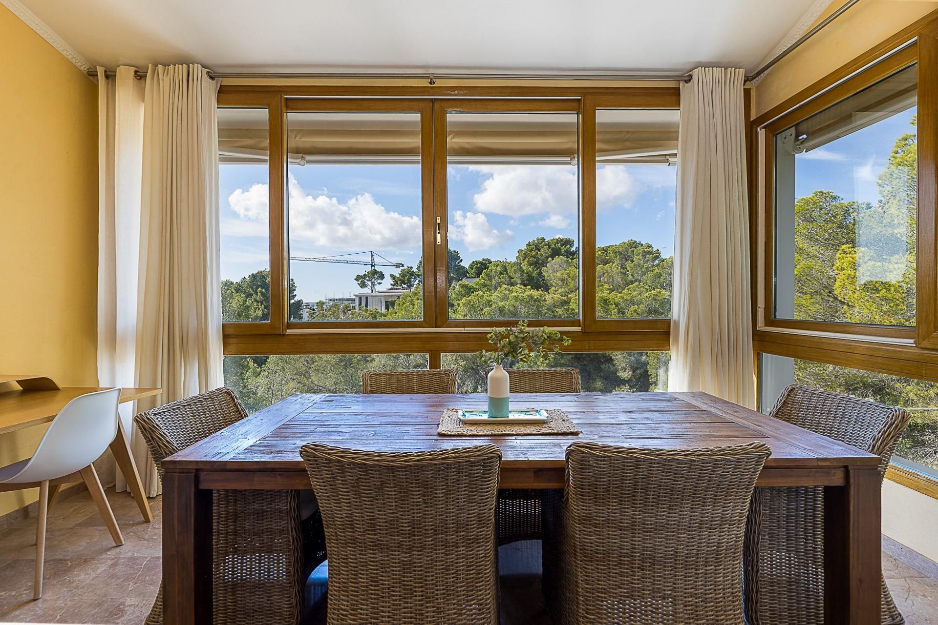 Menjador de Casa adosada en venda en Calvià amb Aire condicionat, Calefacció i Jardí privat